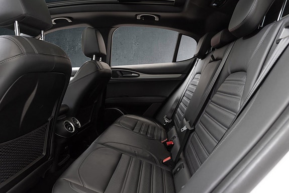 Alfa Romeo Stelvio 11 of 28