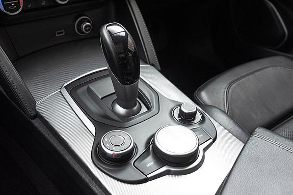 Alfa Romeo Stelvio 10 of 28