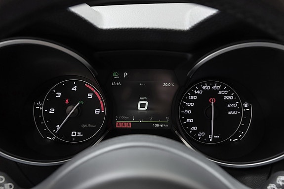 Alfa Romeo Stelvio 23 of 28