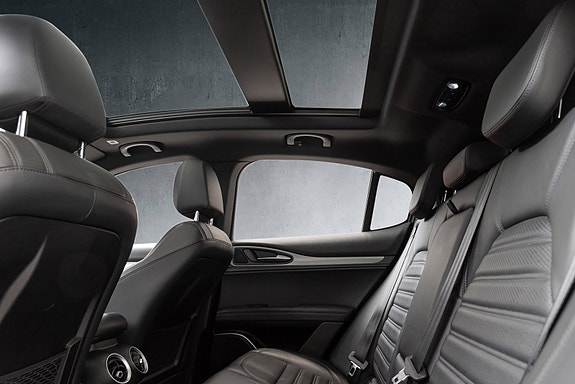 Alfa Romeo Stelvio 17 of 28