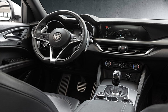 Alfa Romeo Stelvio 18 of 28