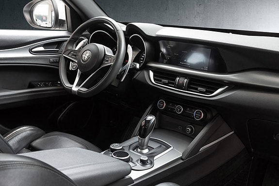 Alfa Romeo Stelvio 12 of 28