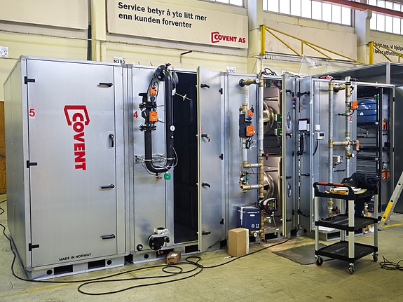 Bilde tatt under sluttkontroll av anlegg på fabrikk.