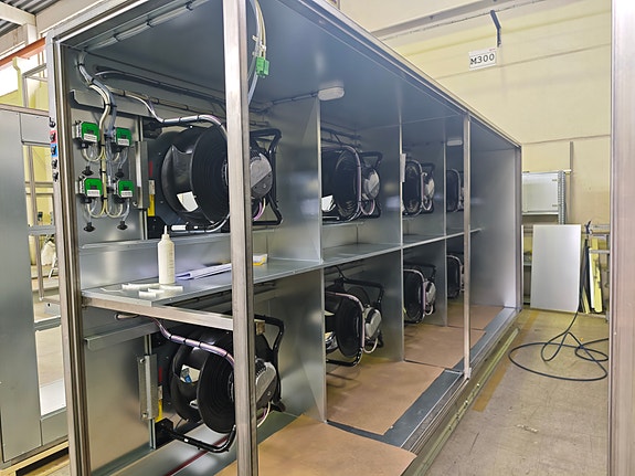 Bilde tatt under sluttkontroll av anlegg på fabrikk.