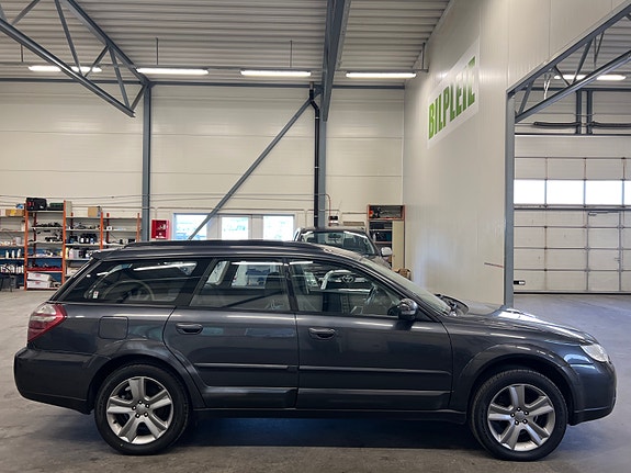 Subaru Outback 2 of 5
