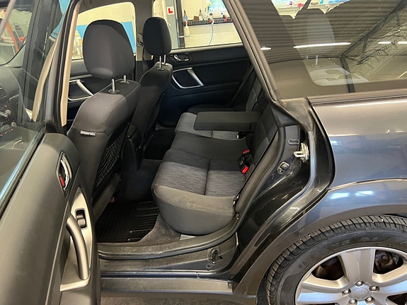Subaru Outback 14 of 30