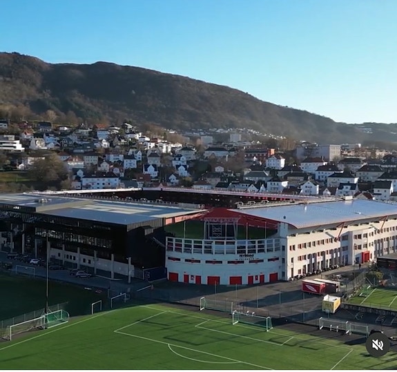 Skolen ligger på Brann Stadion