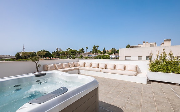 Eksklusiv penthouse med 150 m² takterrasse og 4 soverom | Jacuzzi og panoramautsikt