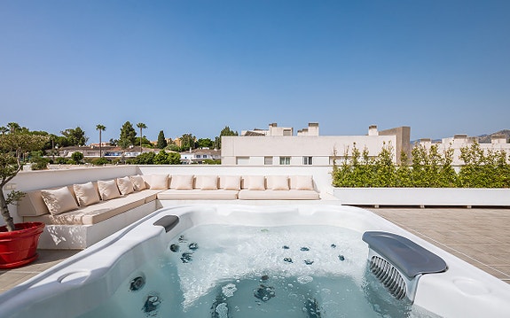 Eksklusiv penthouse med 150 m² takterrasse og 4 soverom | Jacuzzi og panoramautsikt