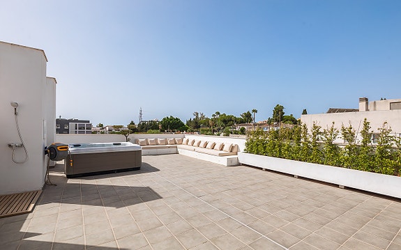 Eksklusiv penthouse med 150 m² takterrasse og 4 soverom | Jacuzzi og panoramautsikt