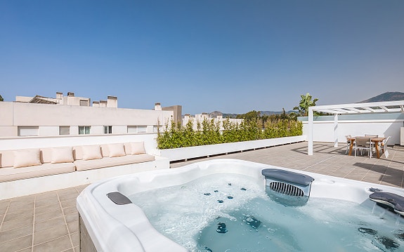 Eksklusiv penthouse med 150 m² takterrasse og 4 soverom | Jacuzzi og panoramautsikt