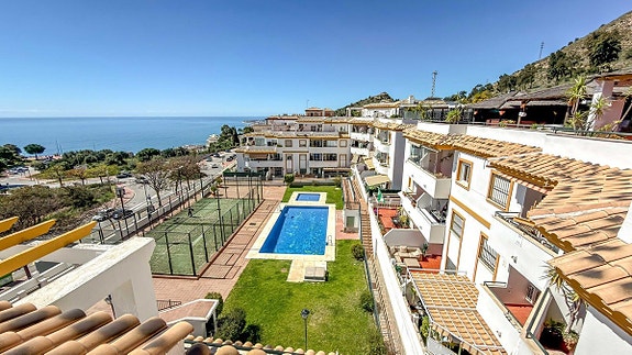 Penthouse med 80 m² terrasse og nydelig sjøutsikt | 3 soverom og 2 bad | 2 parkeringsplasser