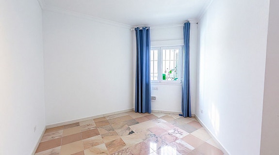 Penthouse med 80 m² terrasse og nydelig sjøutsikt | 3 soverom og 2 bad | 2 parkeringsplasser