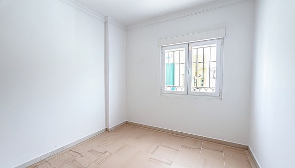 Penthouse med 80 m² terrasse og nydelig sjøutsikt | 3 soverom og 2 bad | 2 parkeringsplasser