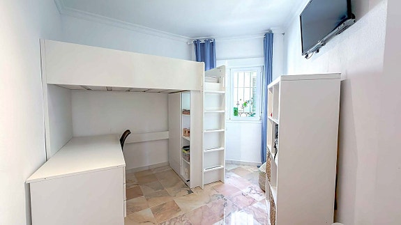 Penthouse med 80 m² terrasse og nydelig sjøutsikt | 3 soverom og 2 bad | 2 parkeringsplasser