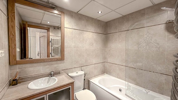 Penthouse med 80 m² terrasse og nydelig sjøutsikt | 3 soverom og 2 bad | 2 parkeringsplasser