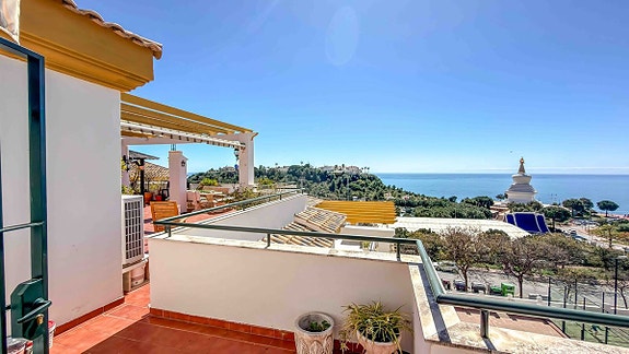 Penthouse med 80 m² terrasse og nydelig sjøutsikt | 3 soverom og 2 bad | 2 parkeringsplasser