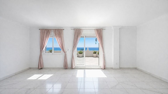 Penthouse med 80 m² terrasse og nydelig sjøutsikt | 3 soverom og 2 bad | 2 parkeringsplasser