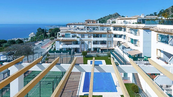 Penthouse med 80 m² terrasse og nydelig sjøutsikt | 3 soverom og 2 bad | 2 parkeringsplasser