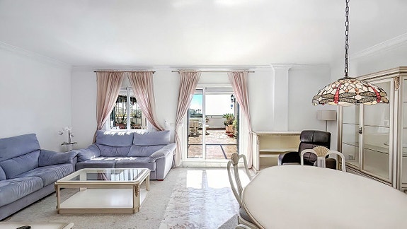 Penthouse med 80 m² terrasse og nydelig sjøutsikt | 3 soverom og 2 bad | 2 parkeringsplasser