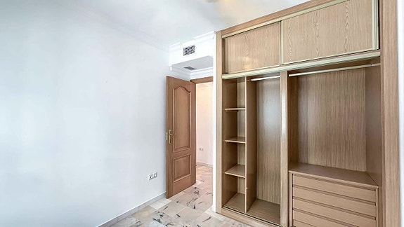 Penthouse med 80 m² terrasse og nydelig sjøutsikt | 3 soverom og 2 bad | 2 parkeringsplasser
