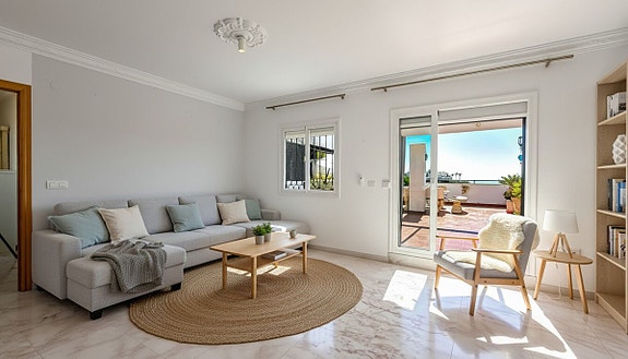 Penthouse med 80 m² terrasse og nydelig sjøutsikt | 3 soverom og 2 bad | 2 parkeringsplasser