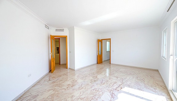 Penthouse med 80 m² terrasse og nydelig sjøutsikt | 3 soverom og 2 bad | 2 parkeringsplasser