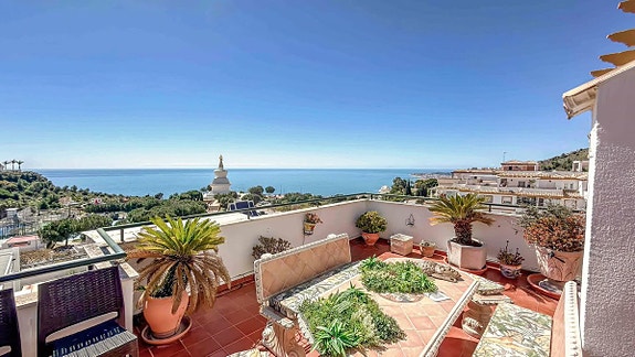 Penthouse med 80 m² terrasse og nydelig sjøutsikt | 3 soverom og 2 bad | 2 parkeringsplasser