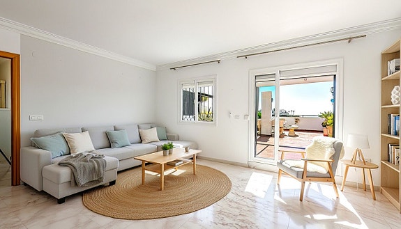 Penthouse med 80 m² terrasse og nydelig sjøutsikt | 3 soverom og 2 bad | 2 parkeringsplasser