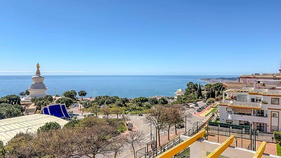 Penthouse med 80 m² terrasse og nydelig sjøutsikt | 3 soverom og 2 bad | 2 parkeringsplasser