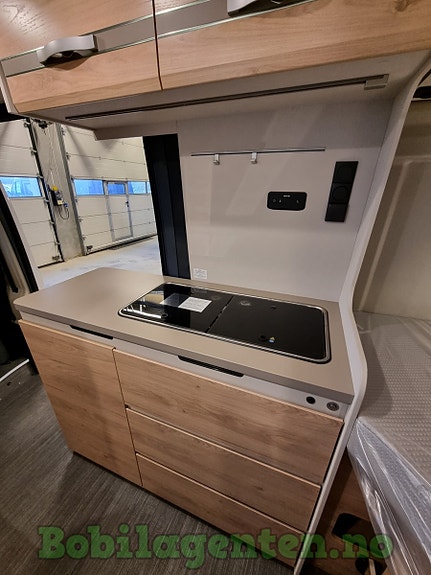 Dethleffs Globetrail 600 DS / Videopresentasjon / 8-trinns automatgir / Dusjkabinettløsning / Markise / Lettmetallfelger / Nye Fiat / Delskinn-interiør / Isofix / Kompressorkjøleskap +++ 25 of 30