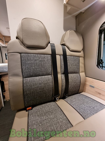 Dethleffs Globetrail 600 DS / Videopresentasjon / 8-trinns automatgir / Dusjkabinettløsning / Markise / Lettmetallfelger / Nye Fiat / Delskinn-interiør / Isofix / Kompressorkjøleskap +++ 17 of 30