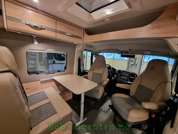 Dethleffs Globetrail 600 DS / Videopresentasjon / 8-trinns automatgir / Dusjkabinettløsning / Markise / Lettmetallfelger / Nye Fiat / Delskinn-interiør / Isofix / Kompressorkjøleskap +++ 12 of 30
