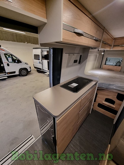 Dethleffs Globetrail 600 DS / Videopresentasjon / 8-trinns automatgir / Dusjkabinettløsning / Markise / Lettmetallfelger / Nye Fiat / Delskinn-interiør / Isofix / Kompressorkjøleskap +++ 21 of 30
