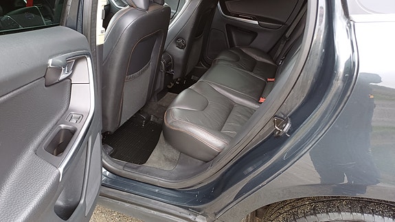 Volvo XC60 9 of 26
