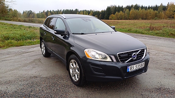 Volvo XC60 3 of 26