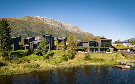 Tett på naturen og elva