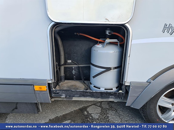  Plass for 2 stk 11 kg gassflasker