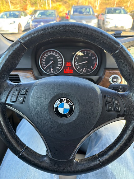 BMW 335i 11 of 15