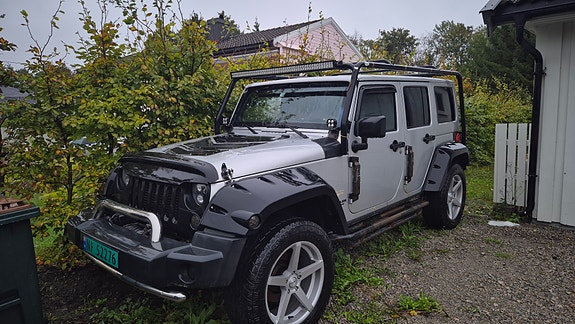 Jeep Wrangler 2 of 5