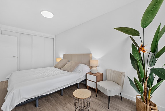 Totalrenovert og fullt møblert bungalow med flotte uteplasser - Fullt møblert og med hvitevarer inkludert