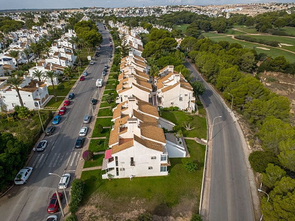Totalrenovert og fullt møblert bungalow med flotte uteplasser - Fullt møblert og med hvitevarer inkludert
