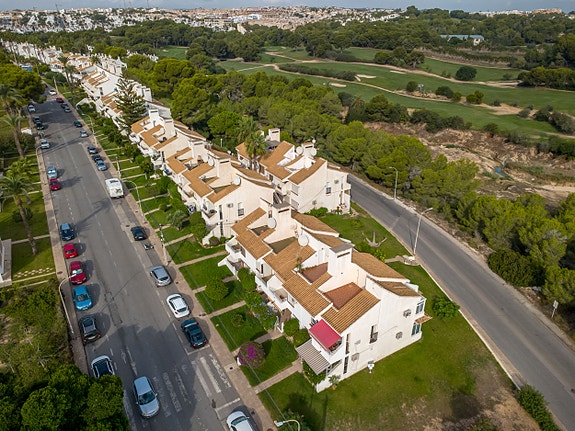 Totalrenovert og fullt møblert bungalow med flotte uteplasser - Fullt møblert og med hvitevarer inkludert