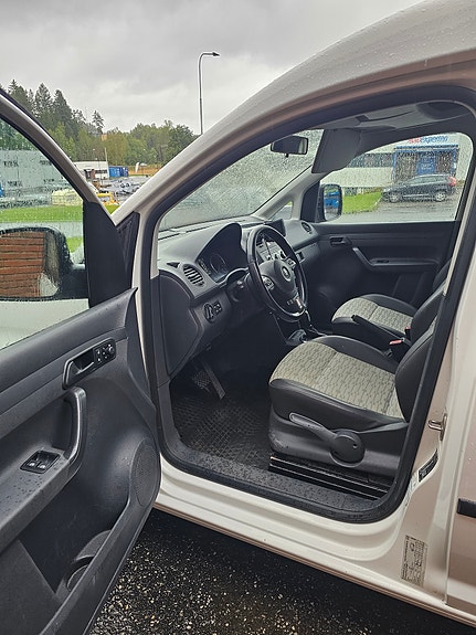 Volkswagen Caddy Maxi 12 of 30