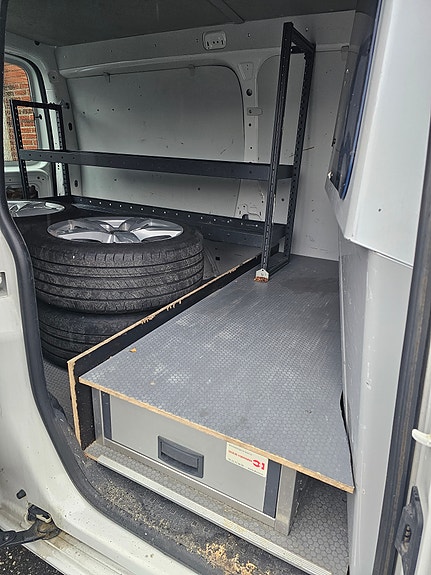 Volkswagen Caddy Maxi 18 of 30