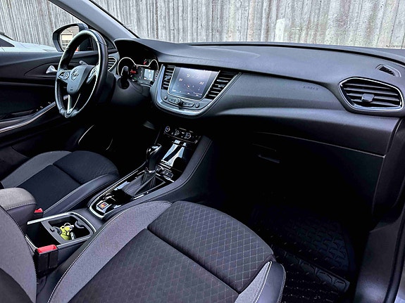 Opel Grandland X 16 of 16