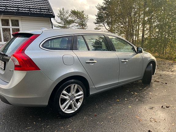 Volvo V60 2 of 13