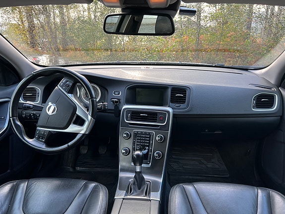 Volvo V60 8 of 13