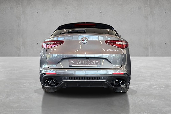 Alfa Romeo Stelvio Quadrifoglio 6 of 28