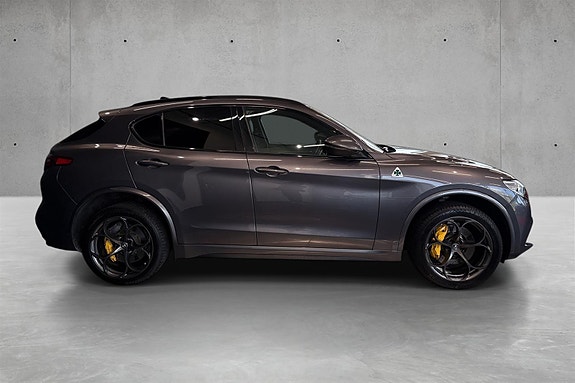 Alfa Romeo Stelvio Quadrifoglio 4 of 5
